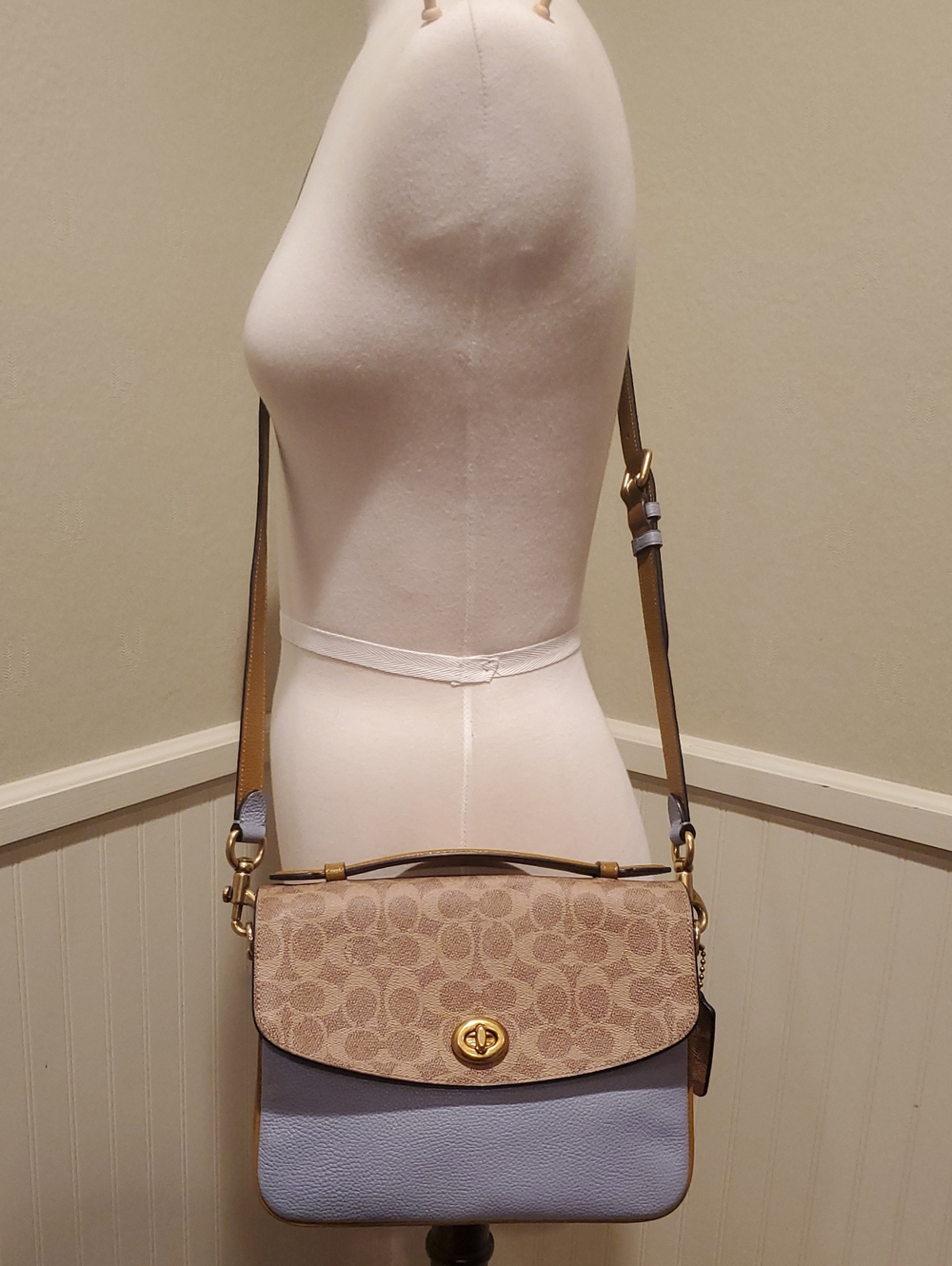 Like NEW Coach Cassie Signature Colorblock Crossbody - Picture 3 of 12